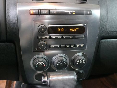 Used 2009 HUMMER H3T w/ Appearance Package AWD/4WD image 16