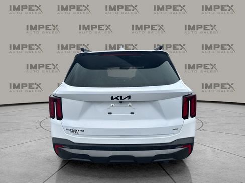 Used 2025 Kia Sorento SX image 4
