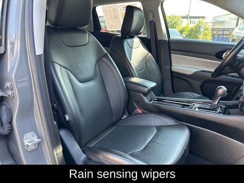 Certified 2022 Jeep Compass Limited image 33