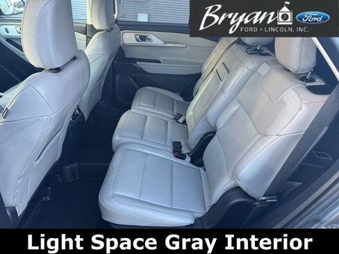 Used 2025 Ford Explorer Active w/ Active Comfort Package image 16