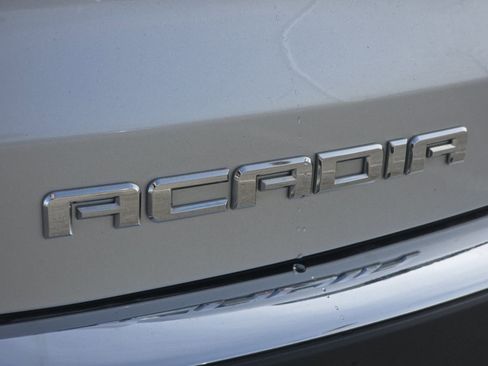 Used 2011 GMC Acadia SLE image 6