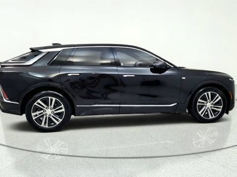 Used 2024 Cadillac Lyriq Luxury AWD/4WD image 9