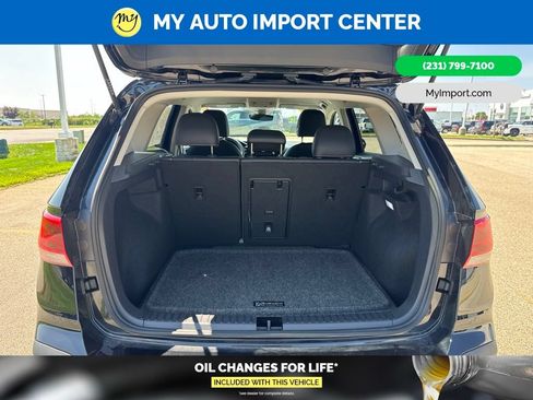 Used 2024 Volkswagen Taos SE AWD/4WD image 28