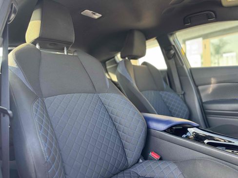 Used 2021 Toyota C-HR XLE image 16