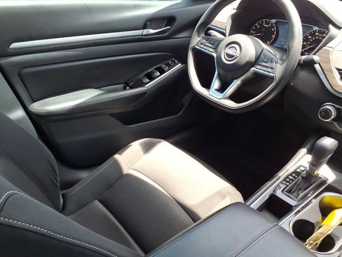 Used 2023 Nissan Altima 2.5 SV FWD image 17