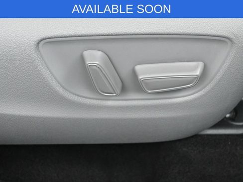 Used 2020 Toyota Highlander XLE AWD/4WD image 36