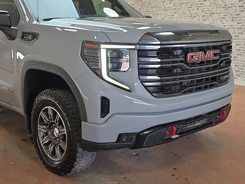 Used 2024 GMC Sierra 1500 AT4 w/ Technology Package image 8