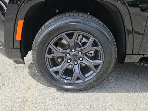 New 2026 Jeep Grand Wagoneer Limited w/ Convenience Group I AWD/4WD image 9