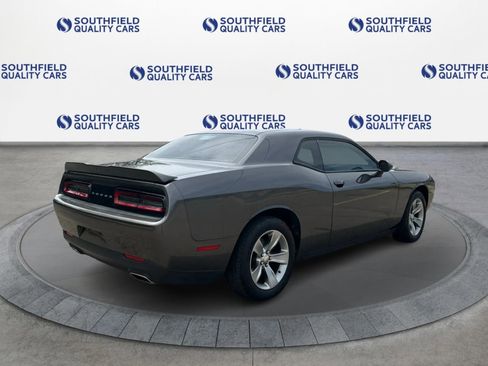Used 2019 Dodge Challenger SXT RWD image 7