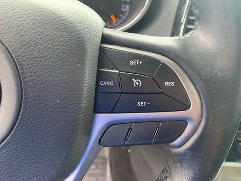 Used 2022 Jeep Grand Cherokee Laredo X AWD/4WD image 28