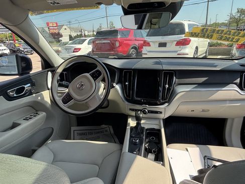 Used 2018 Volvo XC60 T6 Momentum w/ Advanced Package AWD/4WD image 12