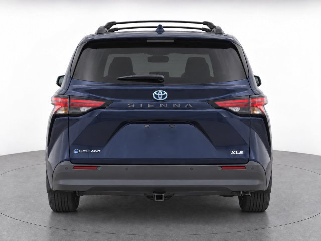 Used 2025 Toyota Sienna XLE AWD/4WD image 6