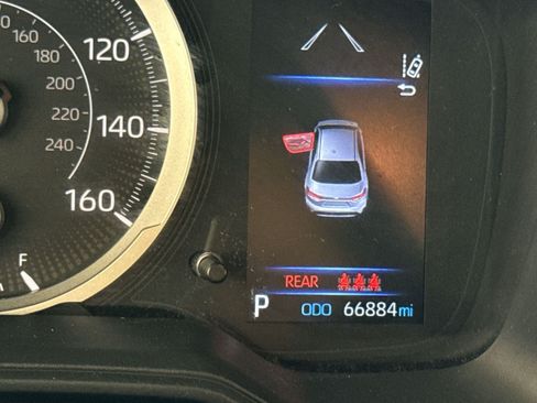 Used 2022 Toyota Corolla LE FWD image 17