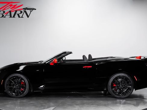 Used 2022 Chevrolet Camaro ZL1 RWD image 2