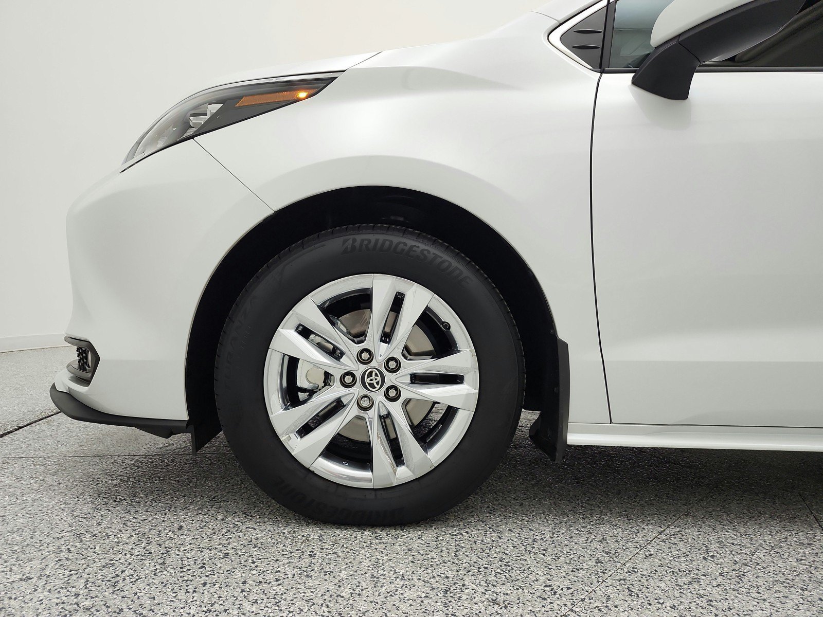 Used 2025 Toyota Sienna XLE w/ XLE Plus Package AWD/4WD image 18