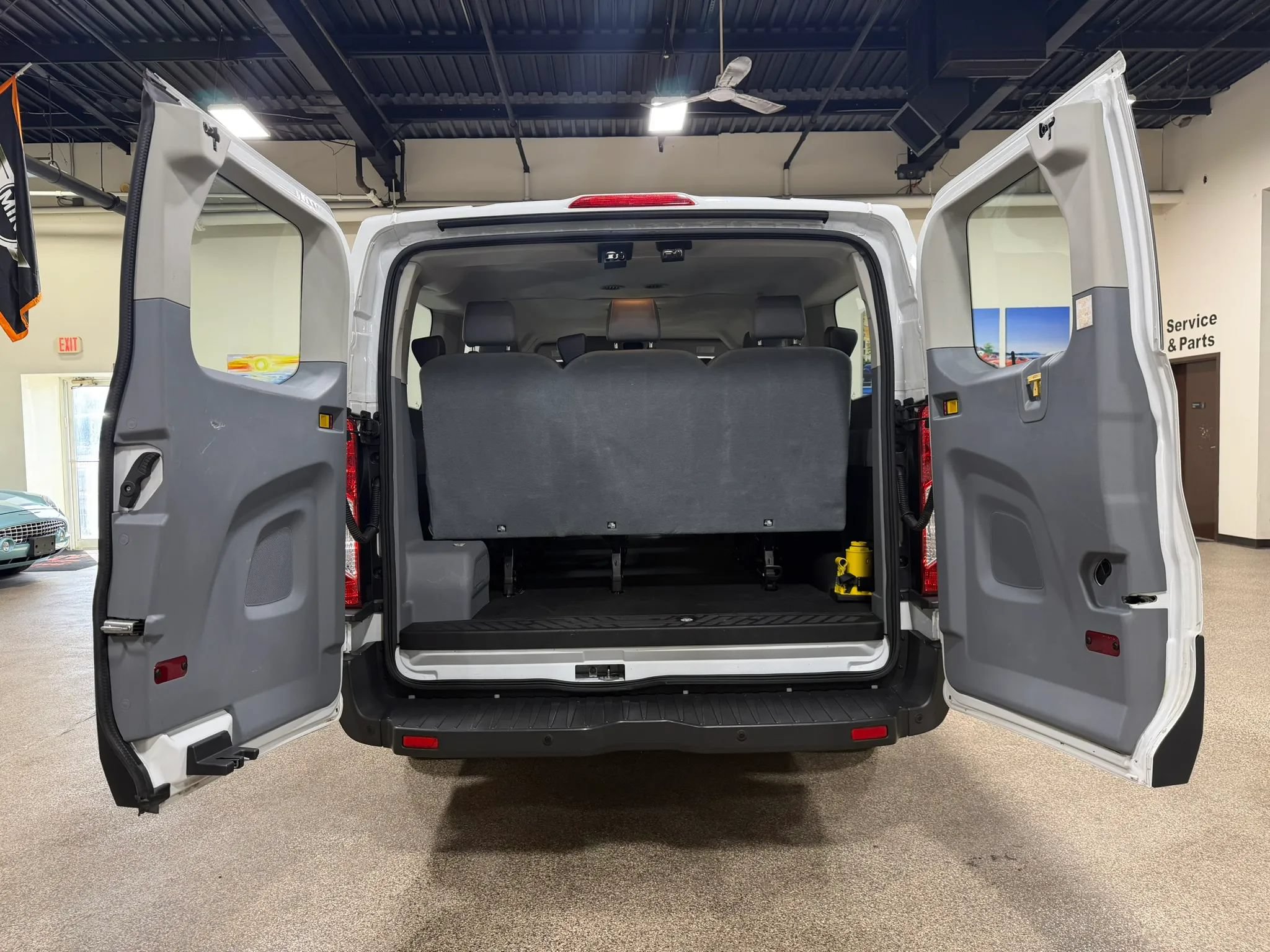 Used 2018 Ford Transit 150 XL RWD image 22