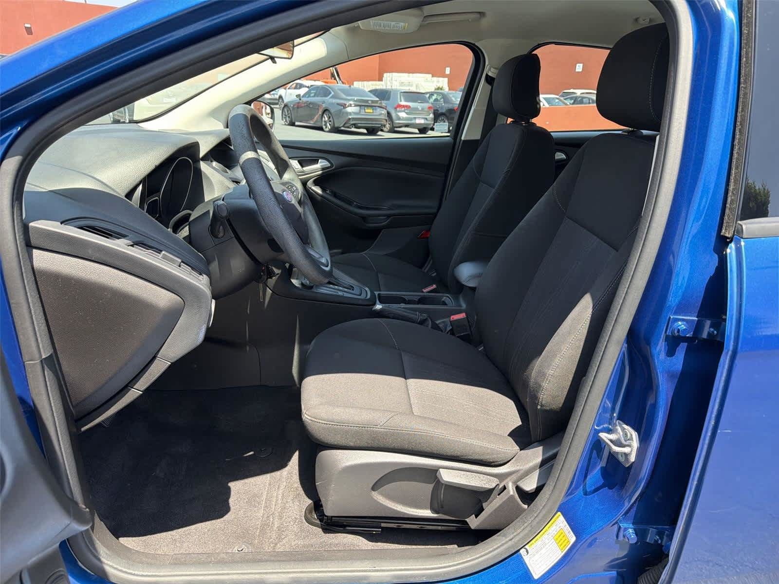 Used 2018 Ford Focus SE w/ SE Appearance Package FWD image 12