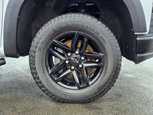 Used 2020 Chevrolet Silverado 1500 Custom Trail Boss w/ Custom Convenience Package AWD/4WD image 9
