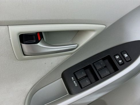 Used 2014 Toyota Prius Three w/ Preferred Accessory Package FWD image 15