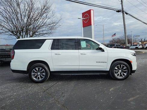 Used 2021 Chevrolet Suburban LT image 8