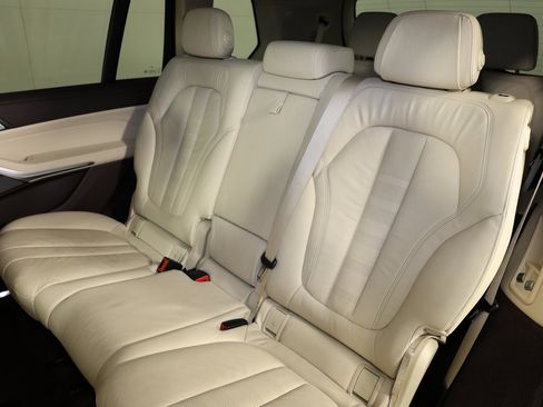 Used 2019 BMW X7 xDrive50i w/ Premium Package image 11