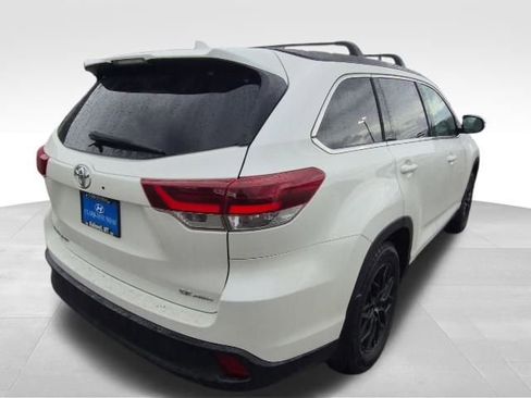 Used 2019 Toyota Highlander SE image 5