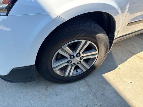 Used 2017 Chevrolet Traverse LS FWD image 2