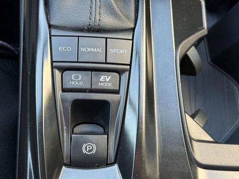 Used 2025 Toyota Camry SE image 28