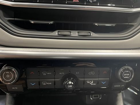 New 2026 Jeep Compass Limited image 17