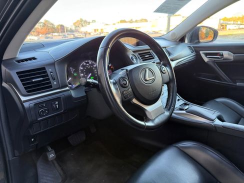 Used 2017 Lexus CT 200h image 17