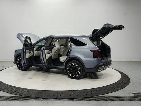Used 2025 Kia Sorento EX FWD image 14