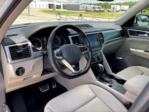 Used 2021 Volkswagen Atlas SE w/ Panoramic Sunroof Package FWD image 14