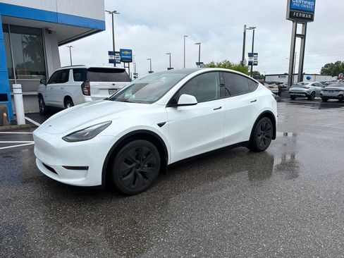 Used 2024 Tesla Model Y Long Range AWD/4WD image 1
