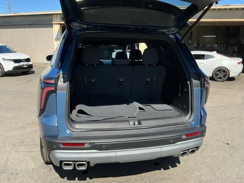 Used 2025 Chevrolet Traverse LT image 26