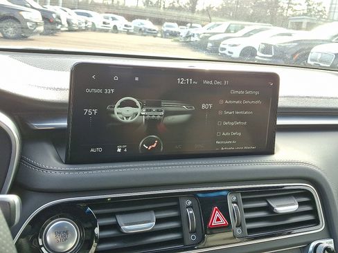 Used 2023 Genesis G70 2.0T image 16