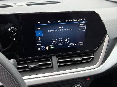 Used 2024 Chevrolet Trax LS w/ LS Convenience Package FWD image 16