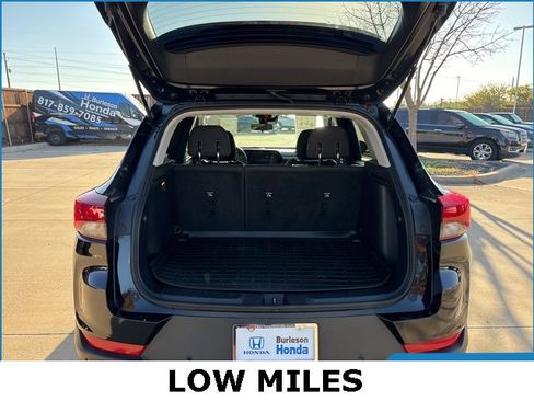 Used 2025 Chevrolet TrailBlazer LT w/ LT Cold Weather Package image 17