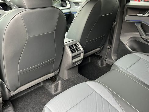 New 2026 Volkswagen Tiguan SE R-Line AWD/4WD image 34