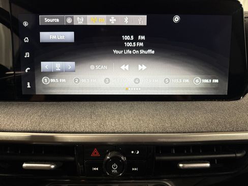 Used 2025 Nissan Kicks SV AWD/4WD image 25