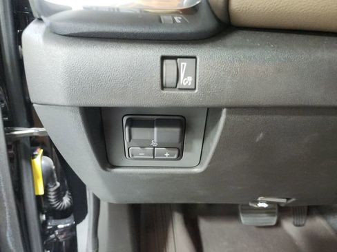 Used 2025 GMC Canyon Denali AWD/4WD image 36