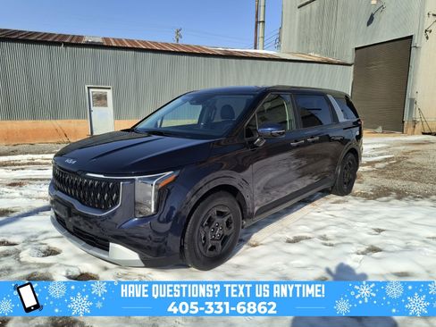 Used 2025 Kia Carnival image 5