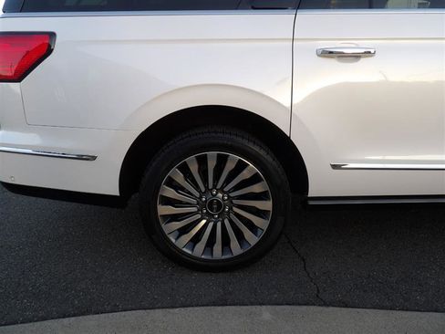 Used 2019 Lincoln Navigator L Reserve image 8