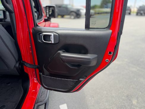 Used 2024 Jeep Gladiator Sport AWD/4WD image 30