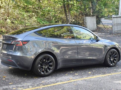 Used 2021 Tesla Model Y Long Range image 8