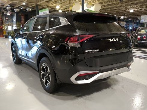 Used 2023 Kia Sportage LX image 10