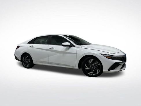 Used 2024 Hyundai Elantra Limited image 39