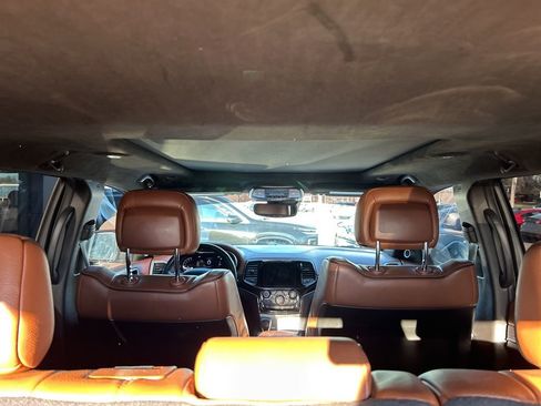 Used 2019 Jeep Grand Cherokee Summit image 11
