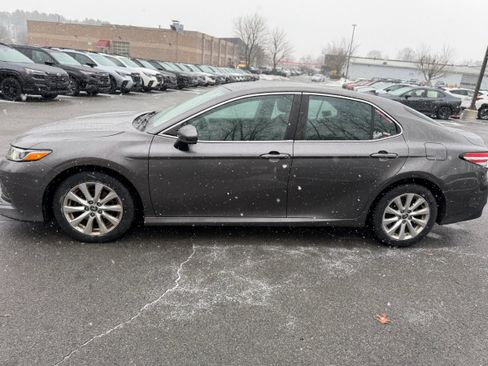 Used 2020 Toyota Camry LE image 8