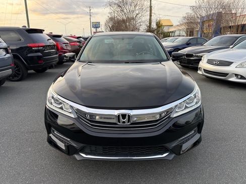 Used 2017 Honda Accord EX-L image 2