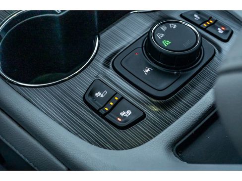 Used 2023 GMC Acadia SLT image 26